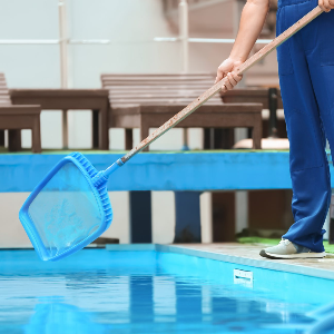SERVIÇO DE LIMPEZA E MANUTENÇÃO DE PISCINAS