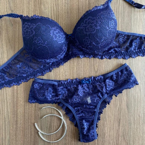 CONJUNTO INTEIRO EM RENDA BORDADA E GRIPPIR NA ALçA