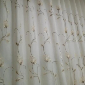 CORTINAS COM VOIL BORDADO