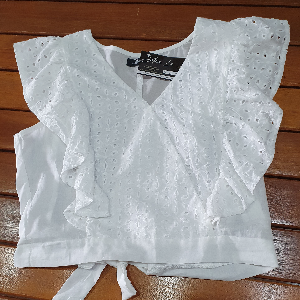 CROPPED BRANCO COM LESE