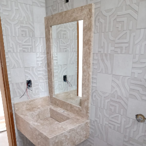 BANCADA BANHEIRO COM DETALHE EM VOLTA DO ESPELHO