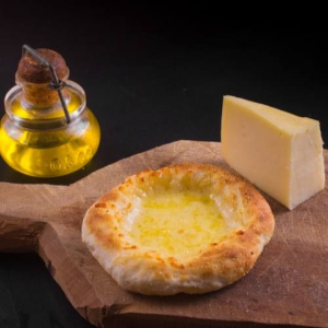ESFIHA QUATRO QUEIJO